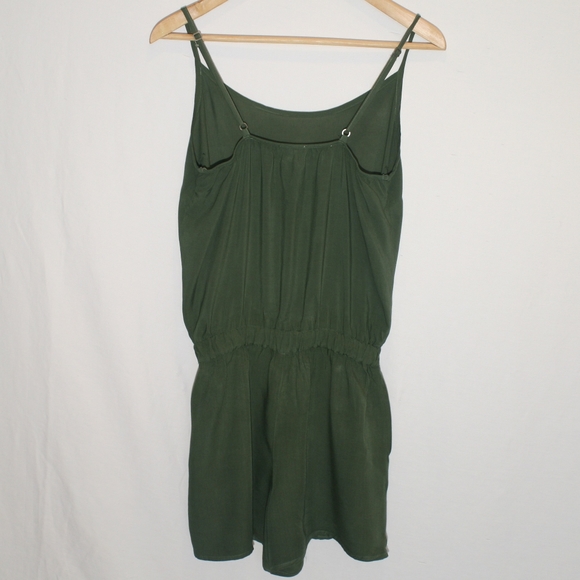 Splendid Olive Green Ajustable Strap Chinched Waist Lightweight Romper - Picture 4 of 7